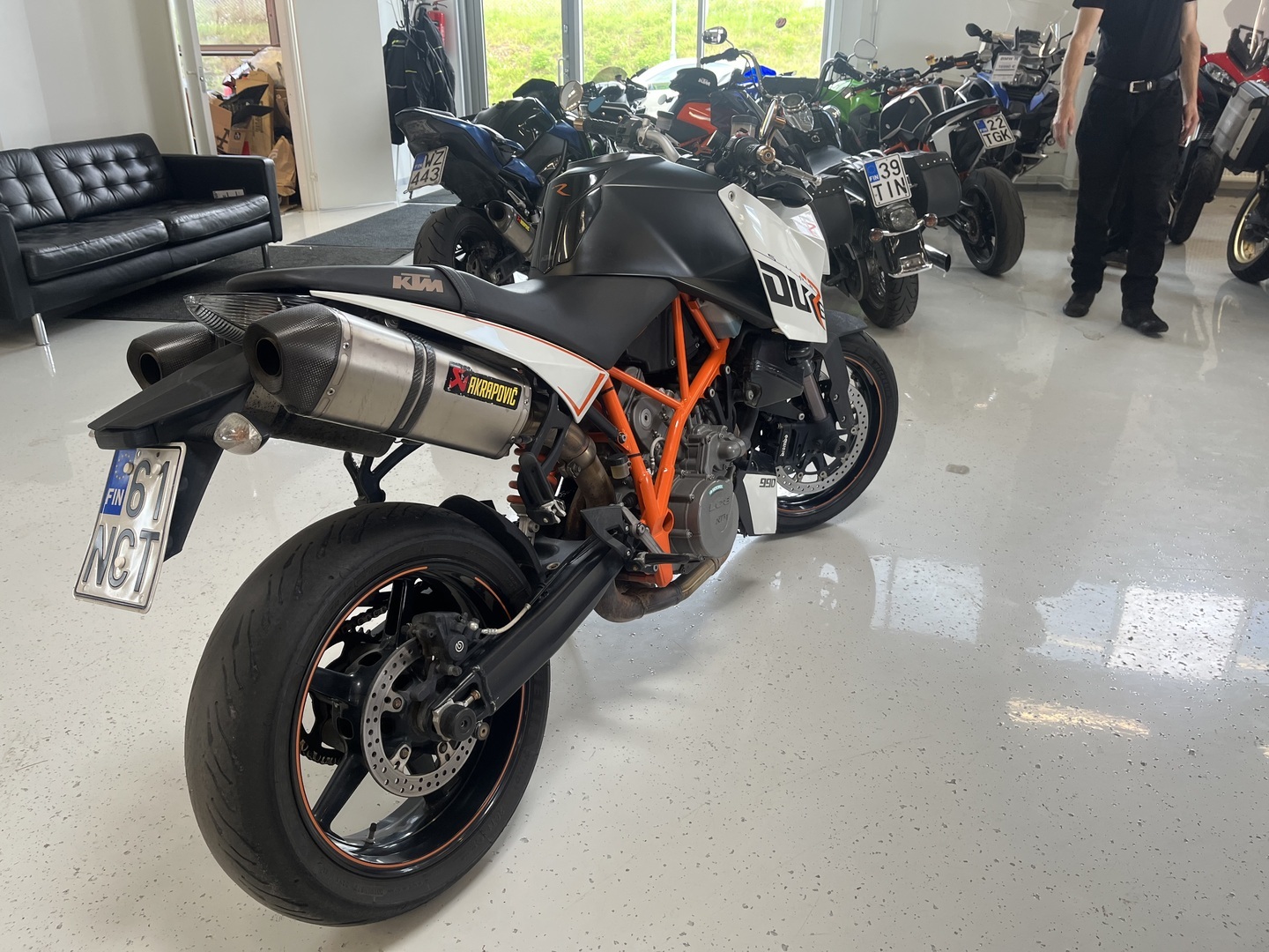 KTM - 990 - Super Duke R // Juuri Saapunut / Akrapovic Putkisto / Suomi-pyörä / Sähköinen Lukitus / Huoltokirja // - Moottoripyörä