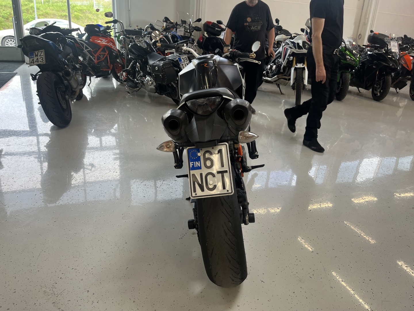 KTM - 990 - Super Duke R // Juuri Saapunut / Akrapovic Putkisto / Suomi-pyörä / Sähköinen Lukitus / Huoltokirja // - Moottoripyörä