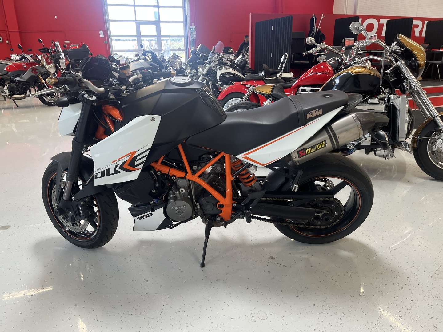 KTM - 990 - Super Duke R // Juuri Saapunut / Akrapovic Putkisto / Suomi-pyörä / Sähköinen Lukitus / Huoltokirja // - Moottoripyörä