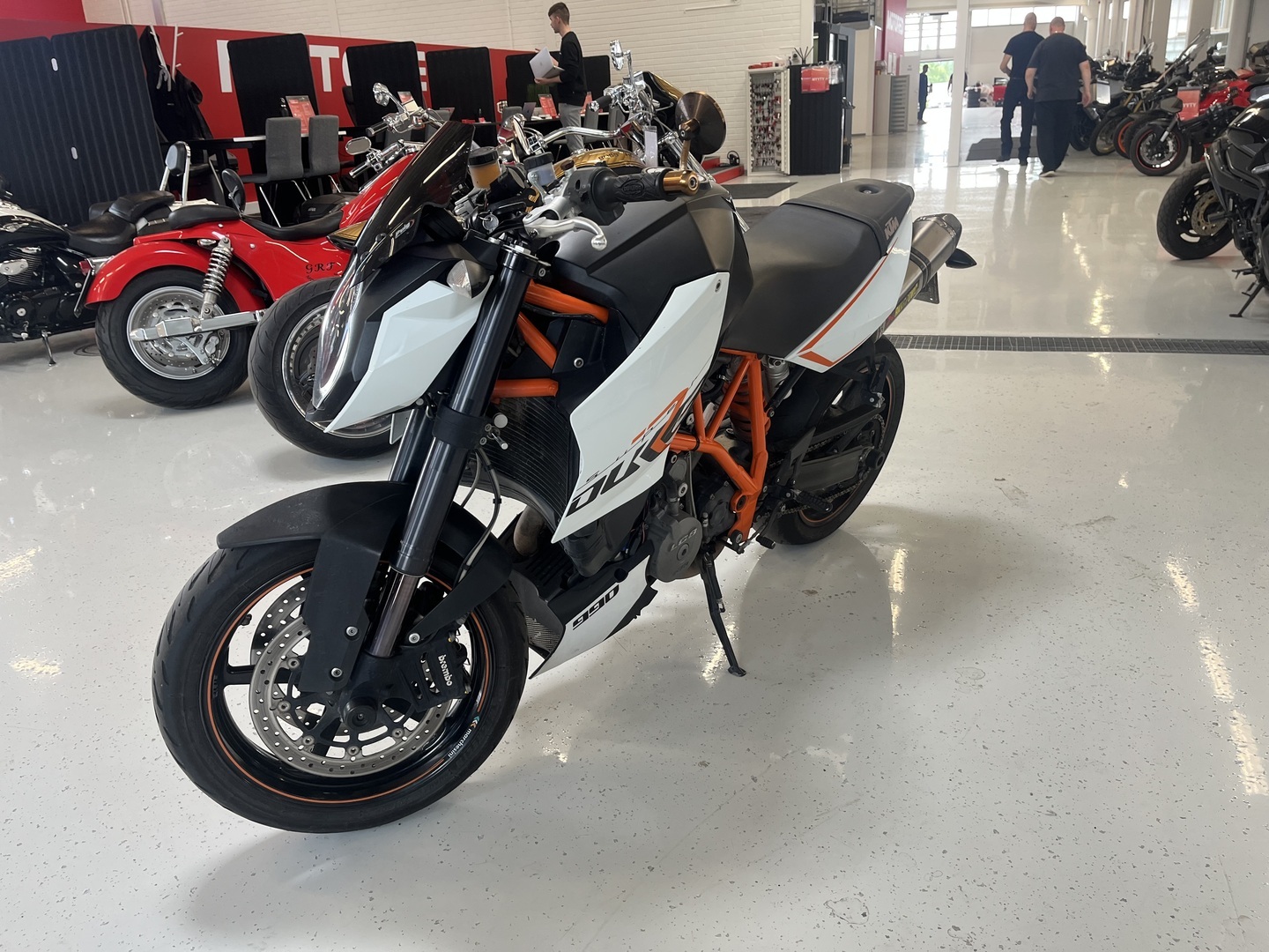 KTM - 990 - Super Duke R // Juuri Saapunut / Akrapovic Putkisto / Suomi-pyörä / Sähköinen Lukitus / Huoltokirja // - Moottoripyörä