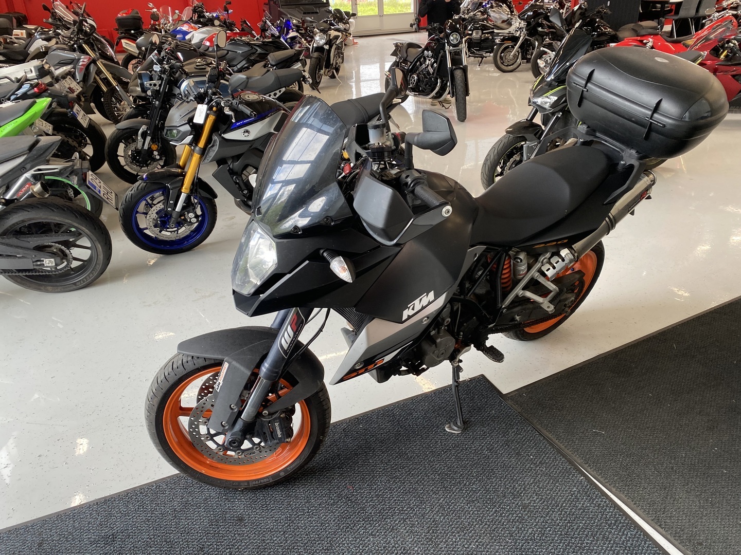 KTM - 990 - Supermoto T // Suomi-pyörä / Huoltokirja / 3x Avain // - Moottoripyörä