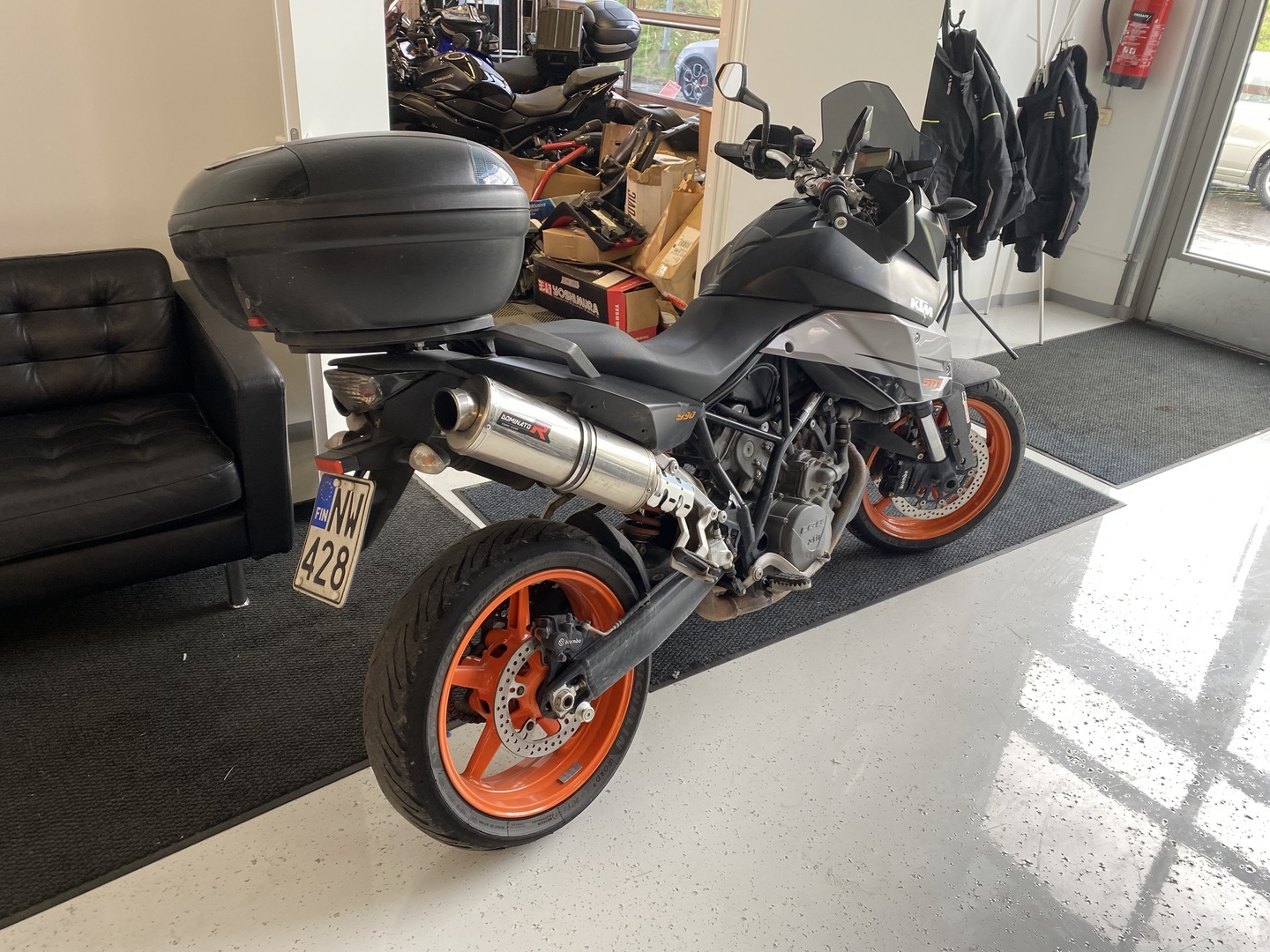 KTM - 990 - Supermoto T // Suomi-pyörä / Huoltokirja / 3x Avain // - Moottoripyörä