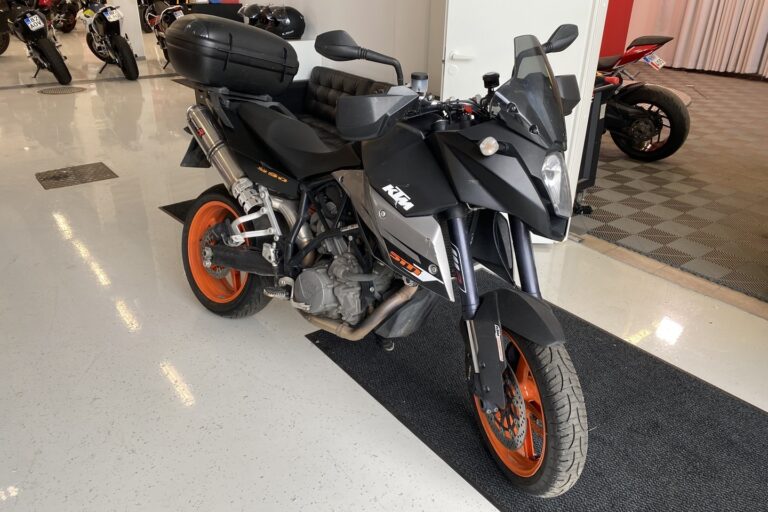 KTM - 990 - Supermoto T // Suomi-pyörä / Huoltokirja / 3x Avain // - Moottoripyörä