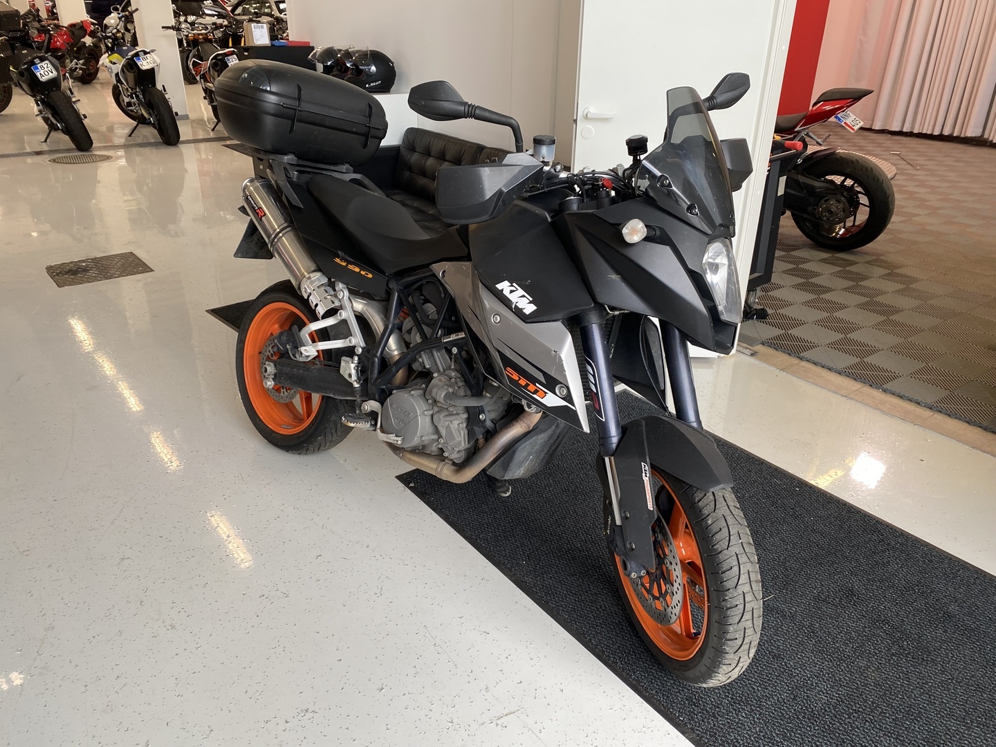 KTM - 990 - Supermoto T // Suomi-pyörä / Huoltokirja / 3x Avain // - Moottoripyörä