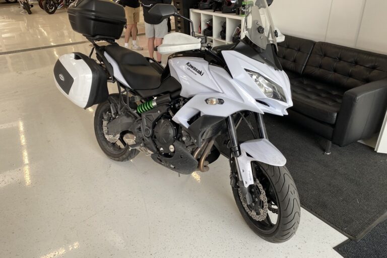 Kawasaki - VERSYS - 650 ABS // Suomi-pyörä / 3x Laukut / 2x Avain // - Moottoripyörä