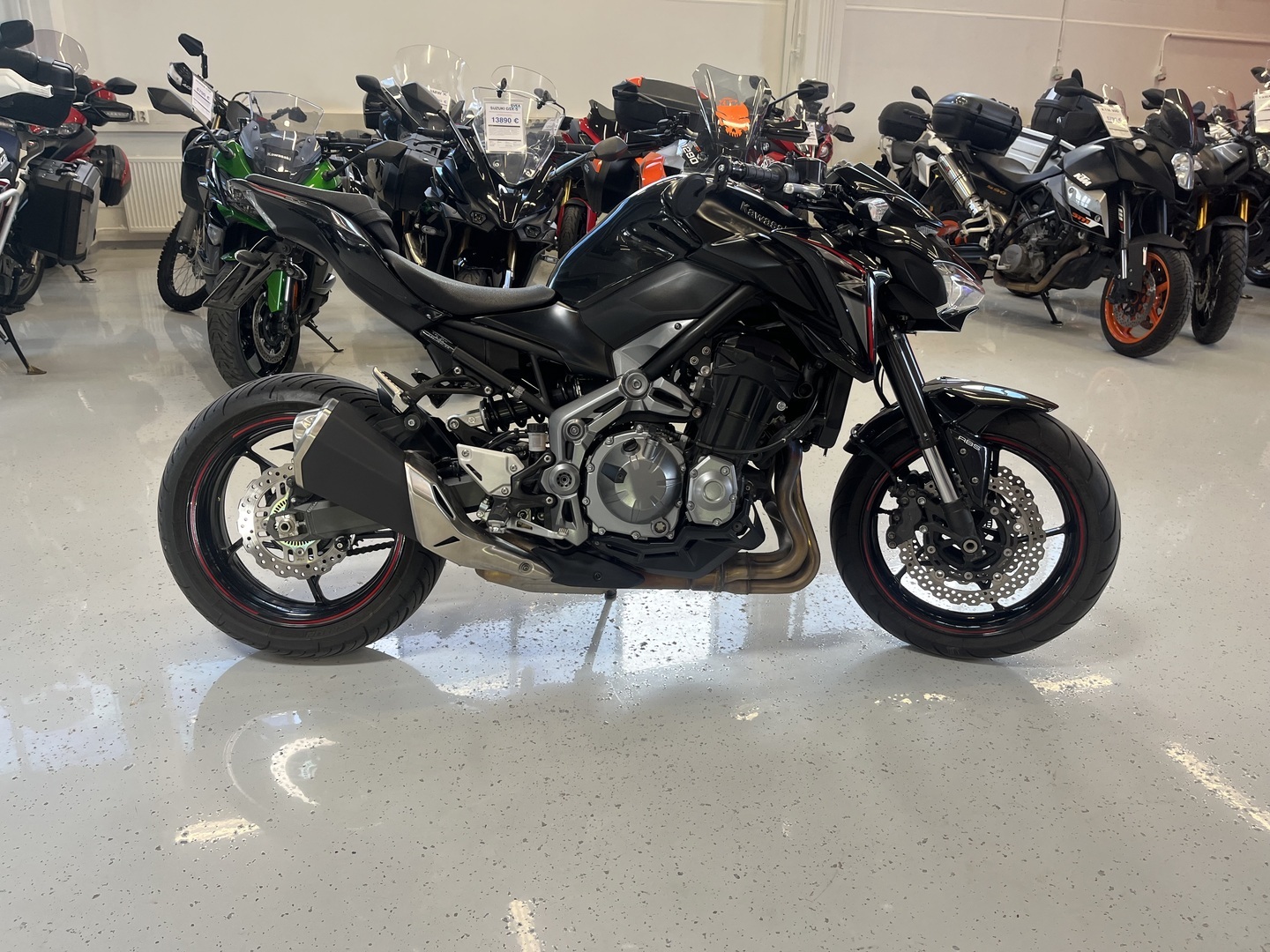 Kawasaki - Z - 900 // Juuri Saapunut / ABS / Suomi-Pyörä / Huoltokirja / Tangonpääpeilit // - Moottoripyörä