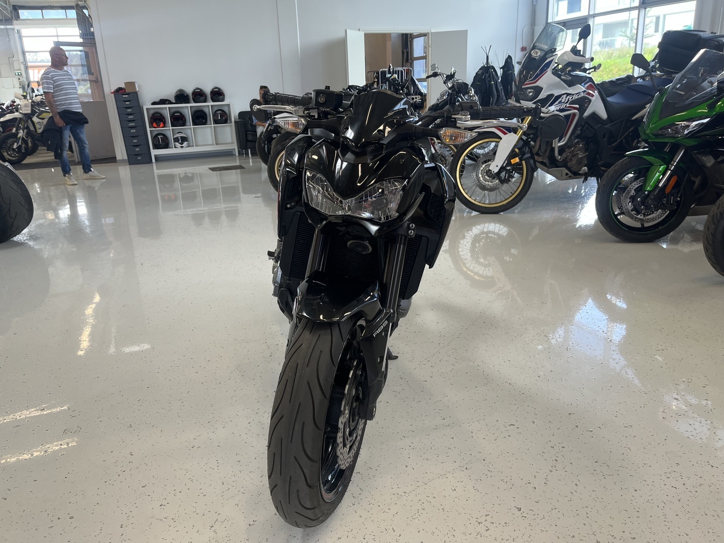 Kawasaki - Z - 900 // Juuri Saapunut / ABS / Suomi-Pyörä / Huoltokirja / Tangonpääpeilit // - Moottoripyörä