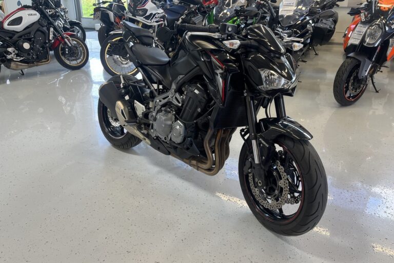 Kawasaki - Z - 900 // Juuri Saapunut / ABS / Suomi-Pyörä / Huoltokirja / Tangonpääpeilit // - Moottoripyörä