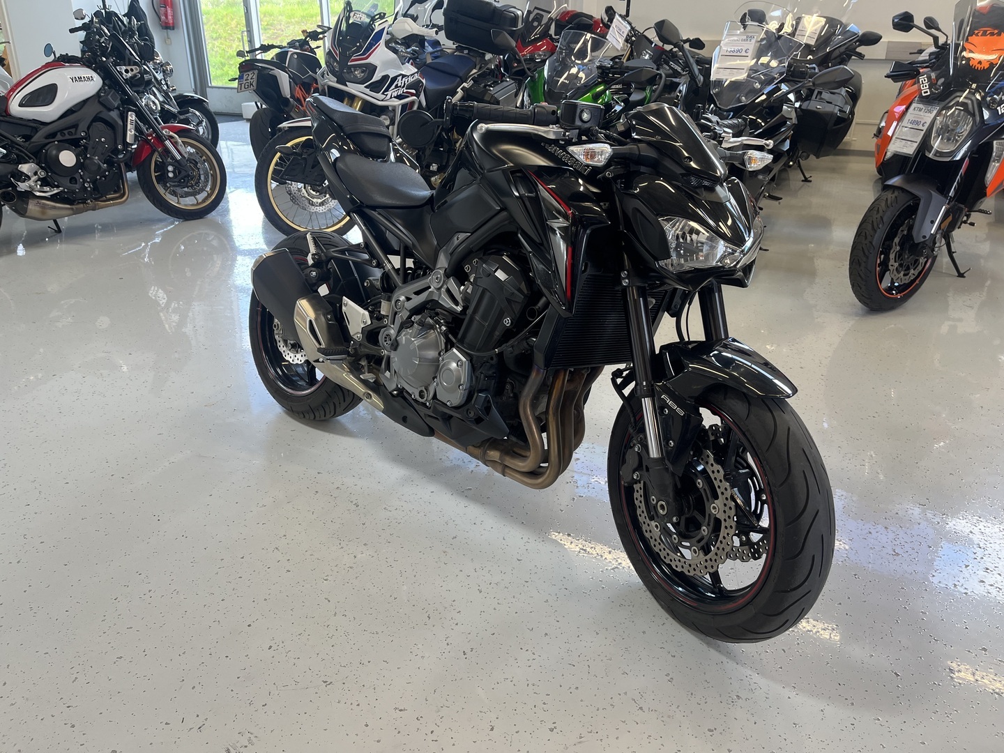 Kawasaki - Z - 900 // Juuri Saapunut / ABS / Suomi-Pyörä / Huoltokirja / Tangonpääpeilit // - Moottoripyörä