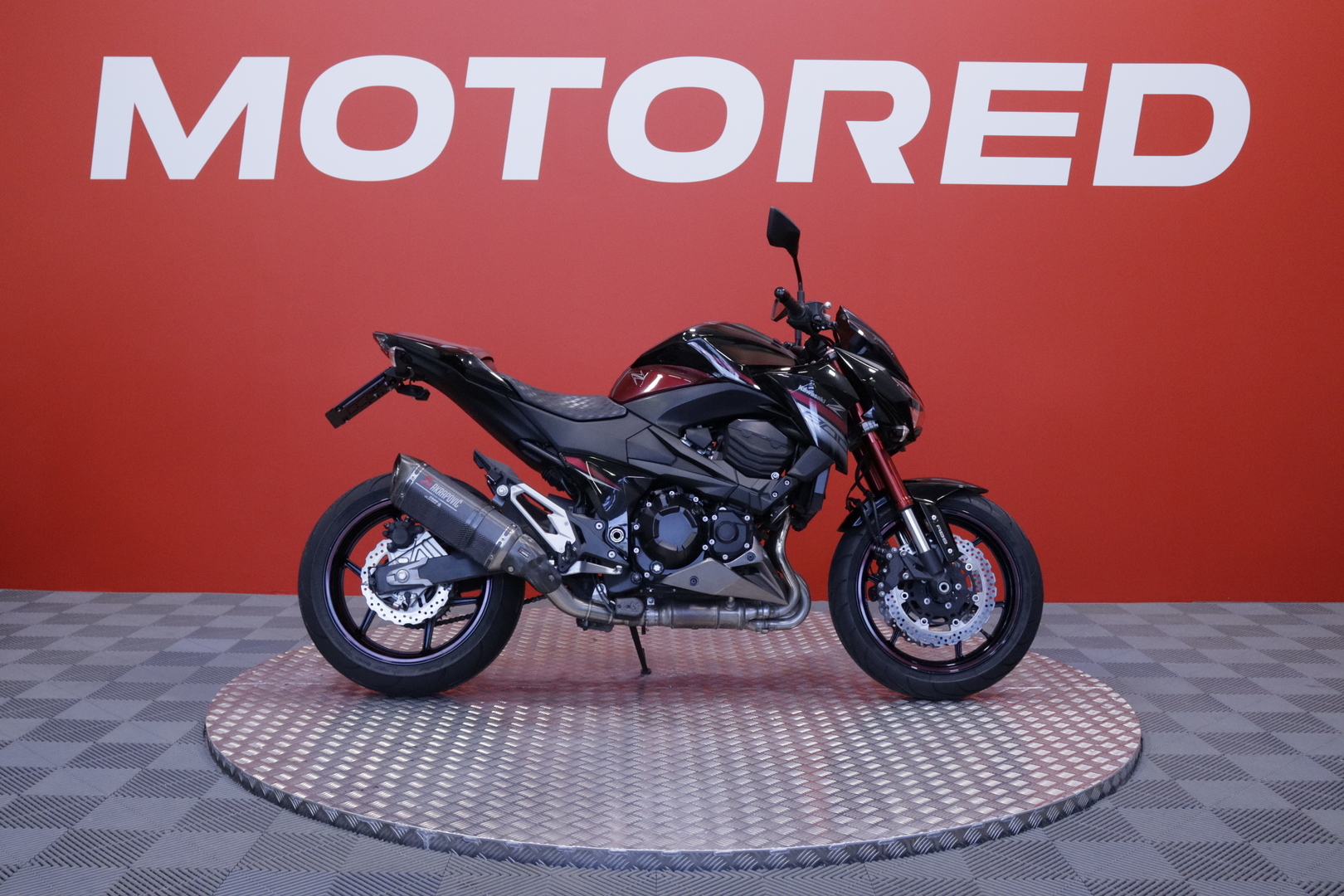 Kawasaki - Z - 800 // Suomi-pyörä / Akrapovic / ABS // - Moottoripyörä