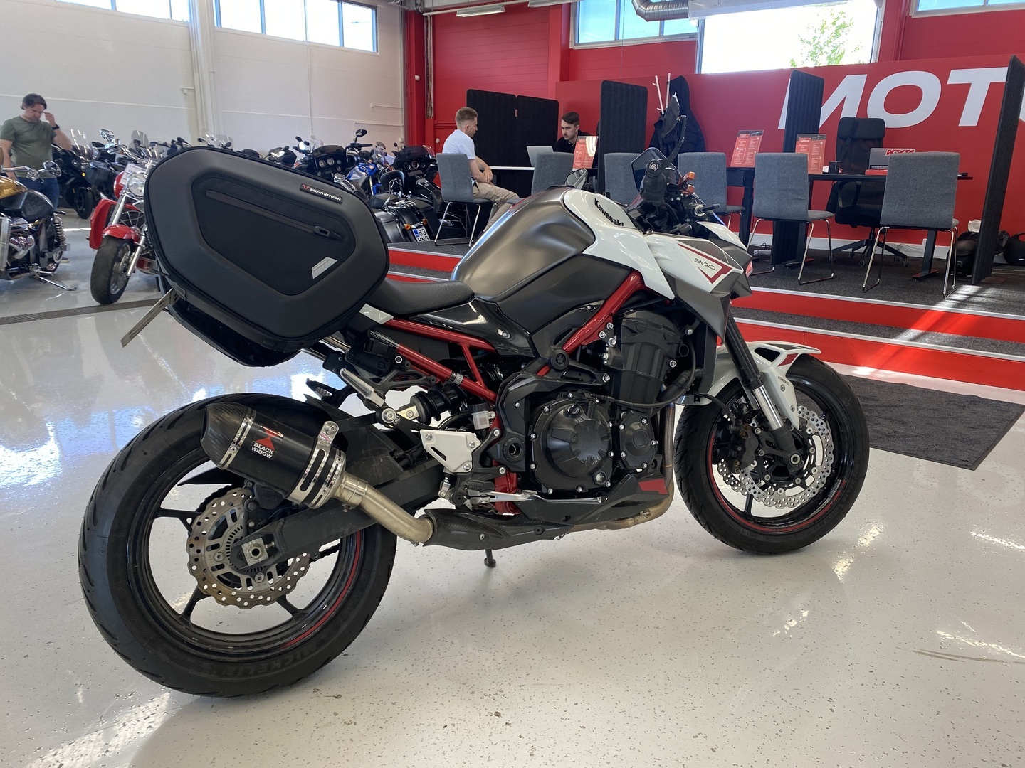 Kawasaki - Z - 900 // Black Widow kokoputkisto / Shifter / Laukut / Juuri Saapunut // - Moottoripyörä