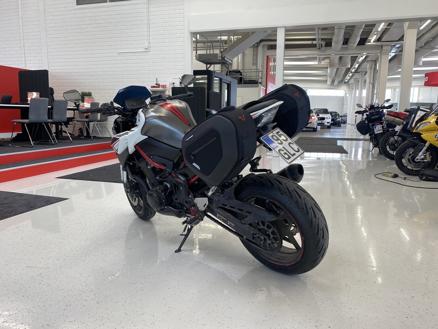 Kawasaki - Z - 900 // Black Widow kokoputkisto / Shifter / Laukut / Juuri Saapunut // - Moottoripyörä