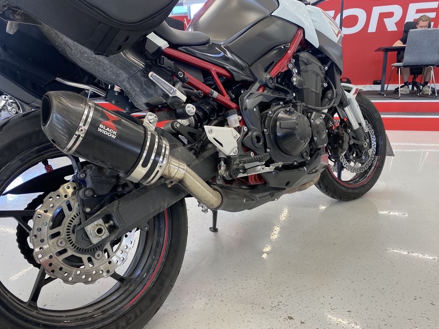 Kawasaki - Z - 900 // Black Widow kokoputkisto / Shifter / Laukut / Juuri Saapunut // - Moottoripyörä