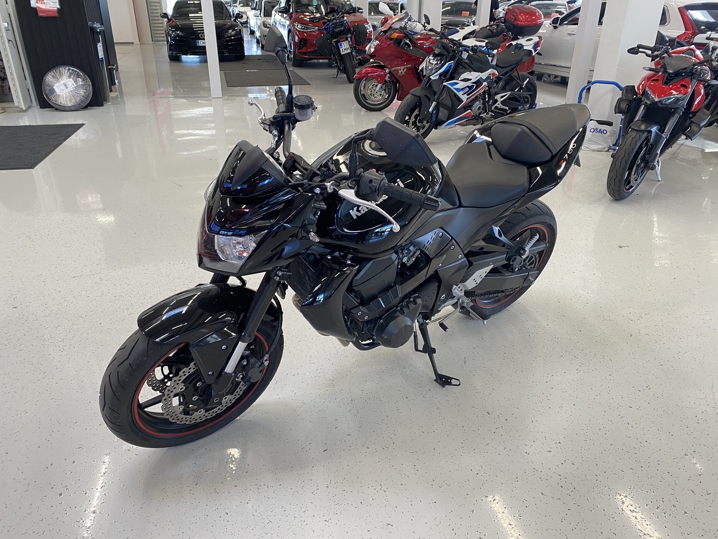 Kawasaki - Z - 750 // Juuri saapunut! / Vähän ajettu! / Suomipyörä / Siistikuntoinen / Slipari // - Moottoripyörä