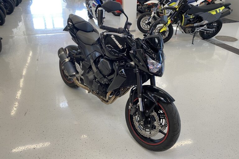 Kawasaki - Z - 750 // Juuri saapunut! / Vähän ajettu! / Suomipyörä / Siistikuntoinen / Slipari // - Moottoripyörä