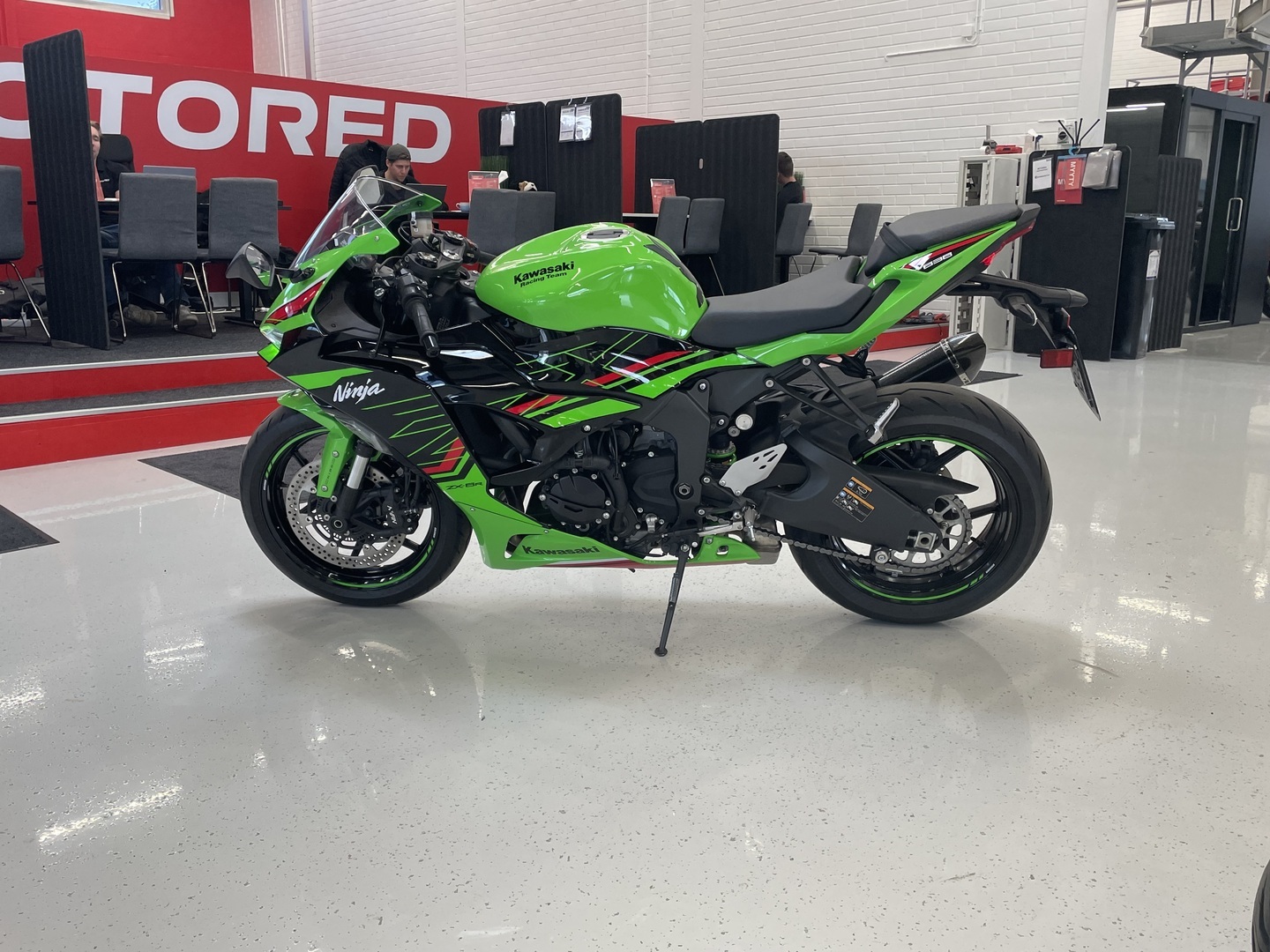 Kawasaki - ZX-6R - KRT Edition // Takuu! / Akrapovic / TFT / KTRC / Shifter / Showa / LED // - Moottoripyörä