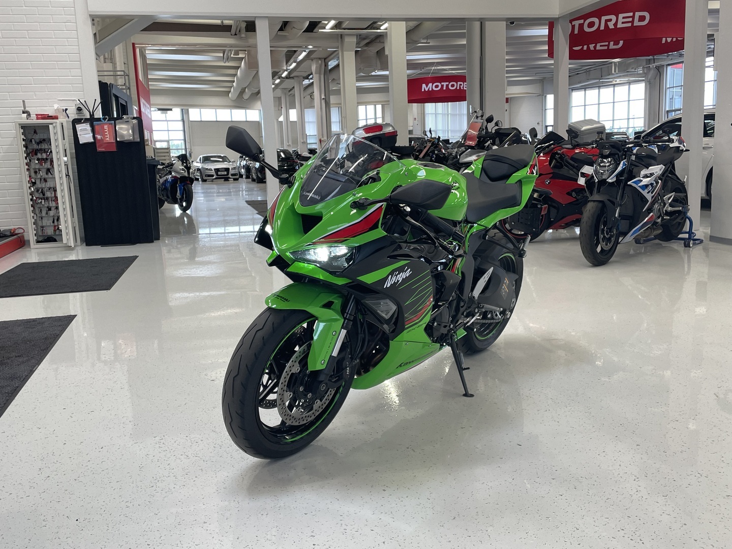 Kawasaki - ZX-6R - KRT Edition // Takuu! / Akrapovic / TFT / KTRC / Shifter / Showa / LED // - Moottoripyörä