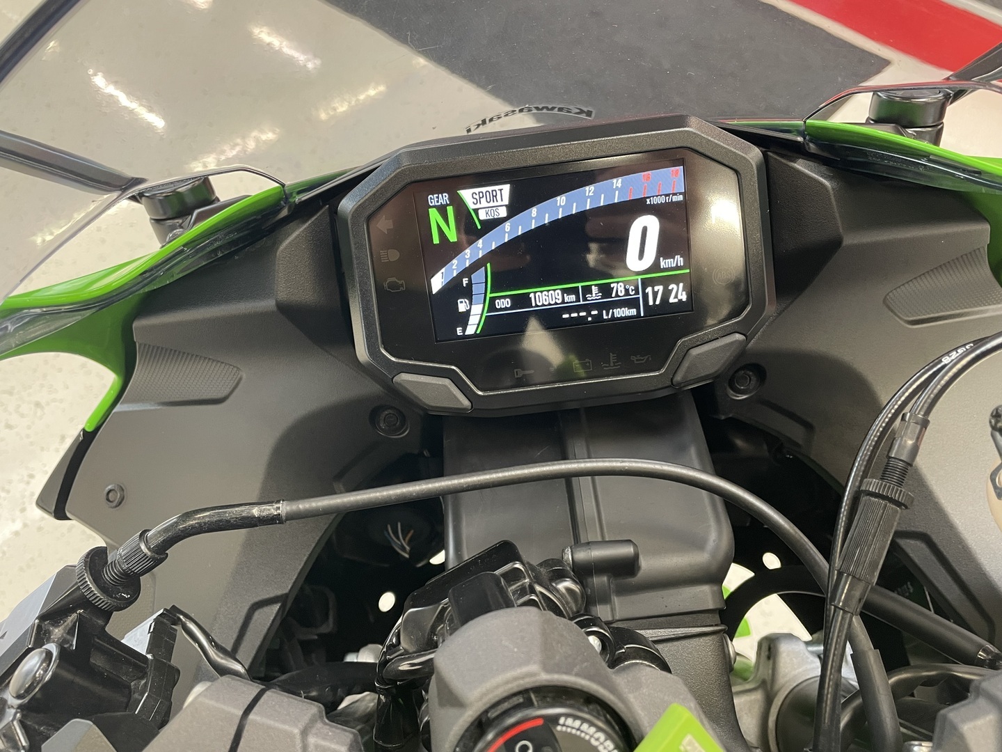 Kawasaki - ZX-6R - KRT Edition // Takuu! / Akrapovic / TFT / KTRC / Shifter / Showa / LED // - Moottoripyörä