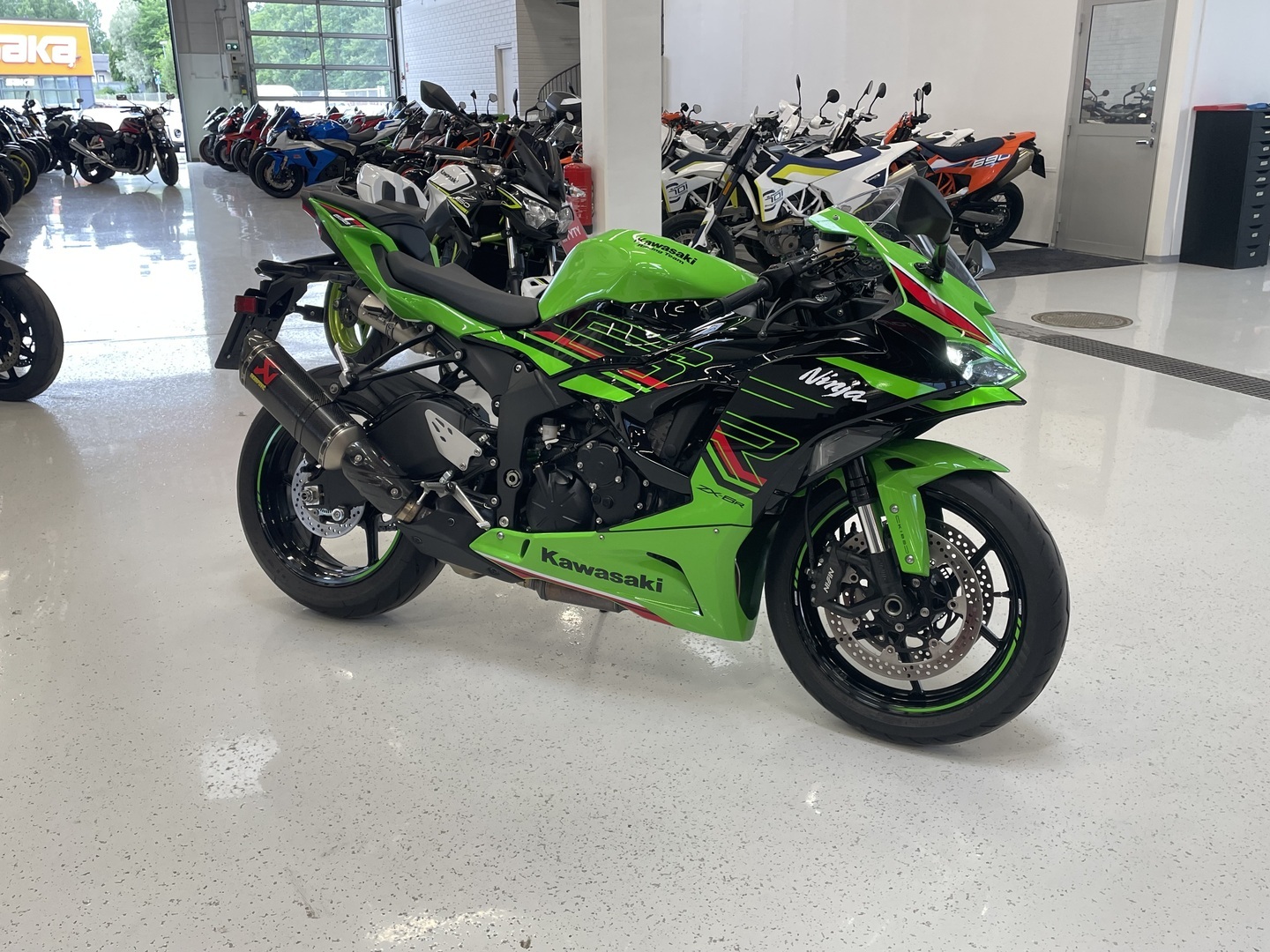 Kawasaki - ZX-6R - KRT Edition // Takuu! / Akrapovic / TFT / KTRC / Shifter / Showa / LED // - Moottoripyörä