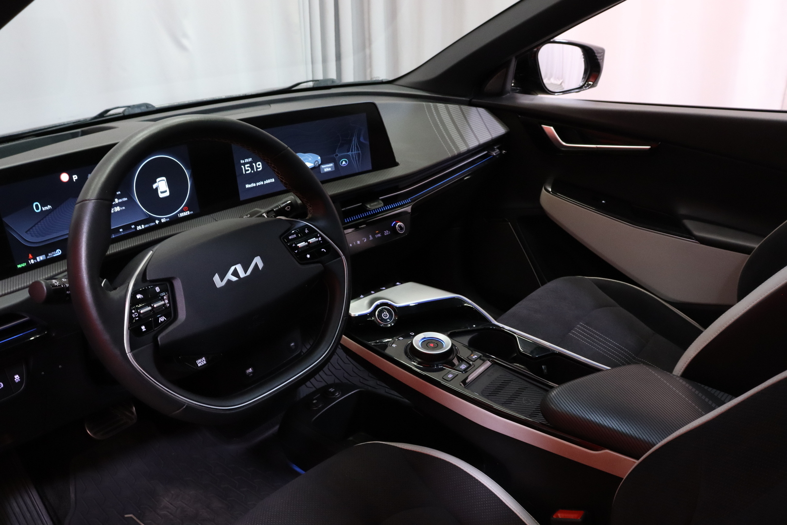 Kia - EV6 - GT-Line AWD 77 kWh 325 hv // Meridian / Panorama / Koukku / ACC / HUD / 360-kamera / Ilmastoidut muistipenkit / ILP / - Maastoauto