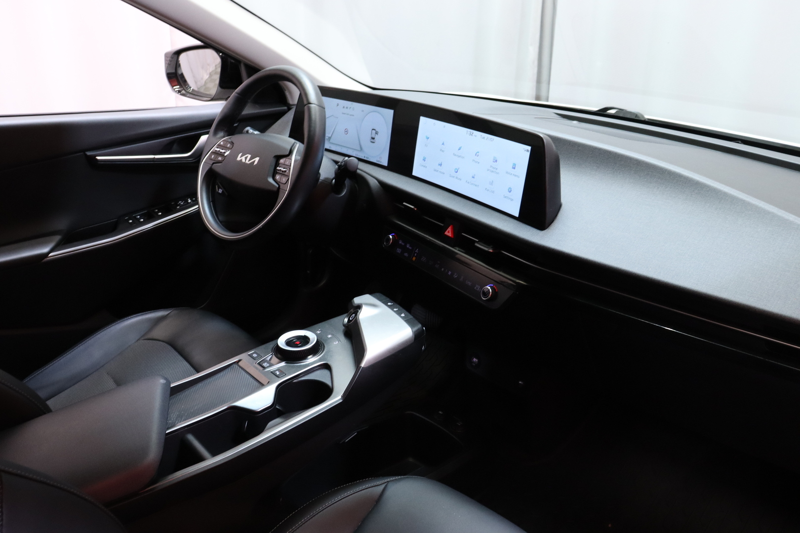 Kia - EV6 - RWD 77kWh 229 hv // Merkkihuollettu Suomi-auto / ACC / Kamera / Ratinlämmitin / Lämpöpumppu / Navi / LED / CarPlay - Maastoauto