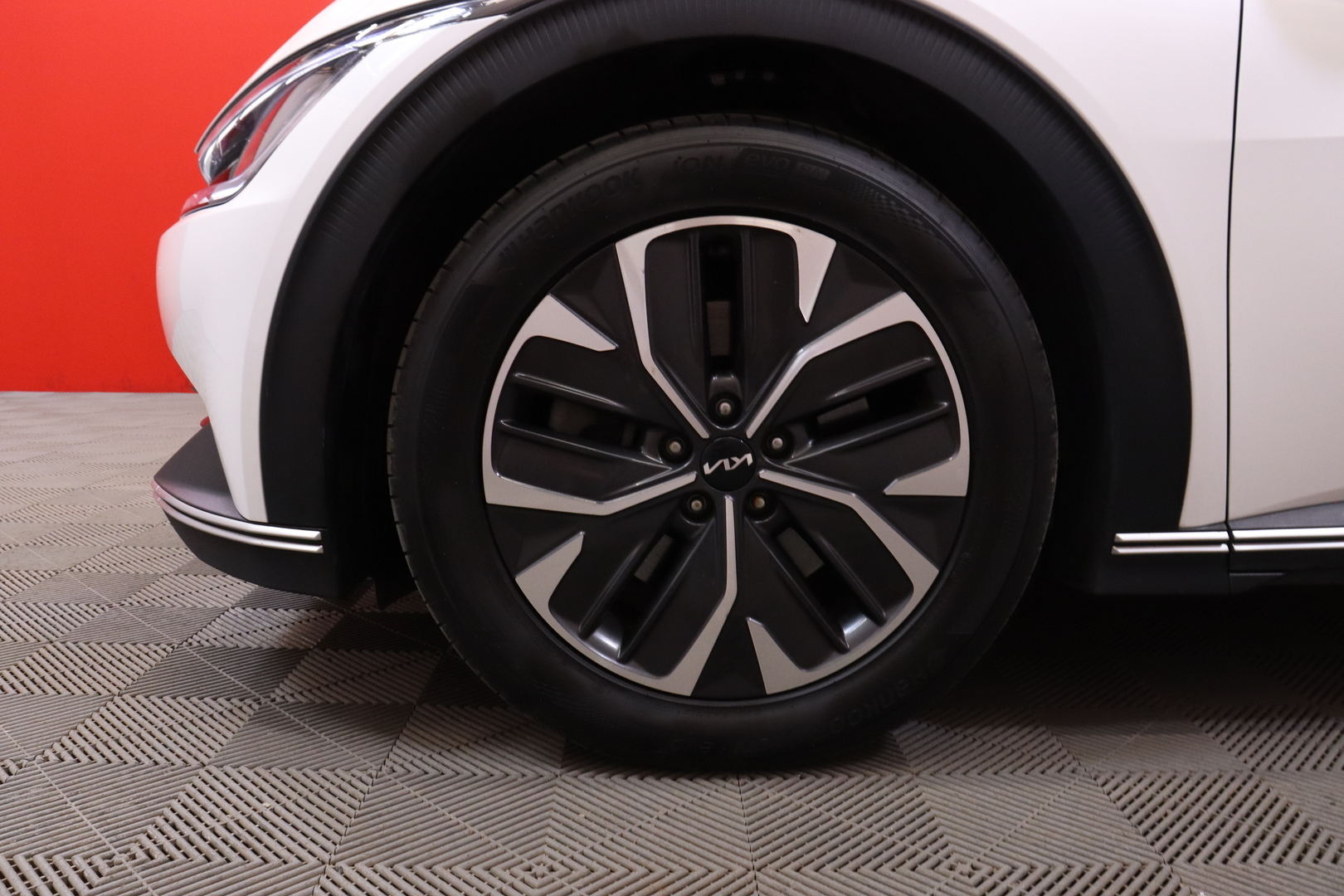 Kia - EV6 - RWD 77kWh 229 hv // Merkkihuollettu Suomi-auto / ACC / Kamera / Ratinlämmitin / Lämpöpumppu / Navi / LED / CarPlay - Maastoauto
