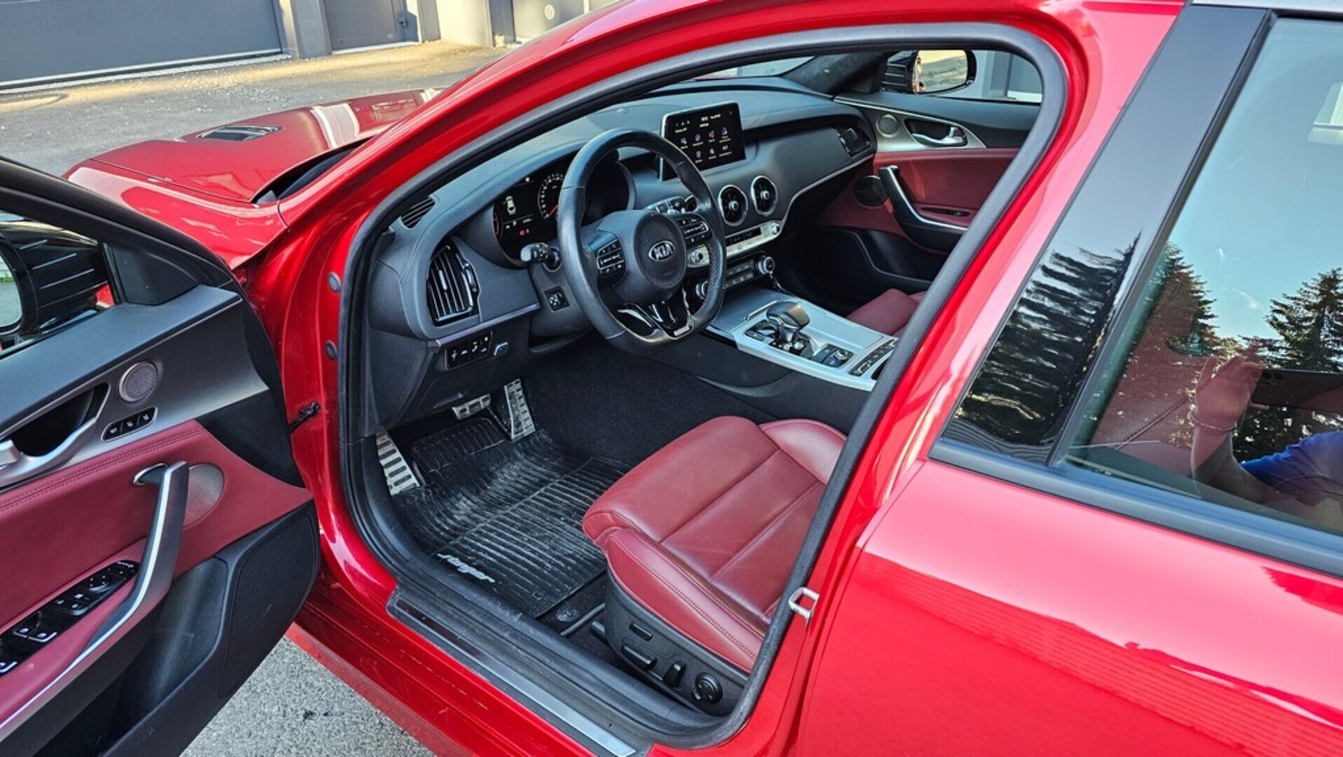 Kia - Stinger - 3,3 T-GDI AWD GT / 1.om Suomi-auto / Adapt.vakkari / Webasto / H&K / HUD / 360° / Keyless / Muistipenkit / BLIS / Koukku - Sedan