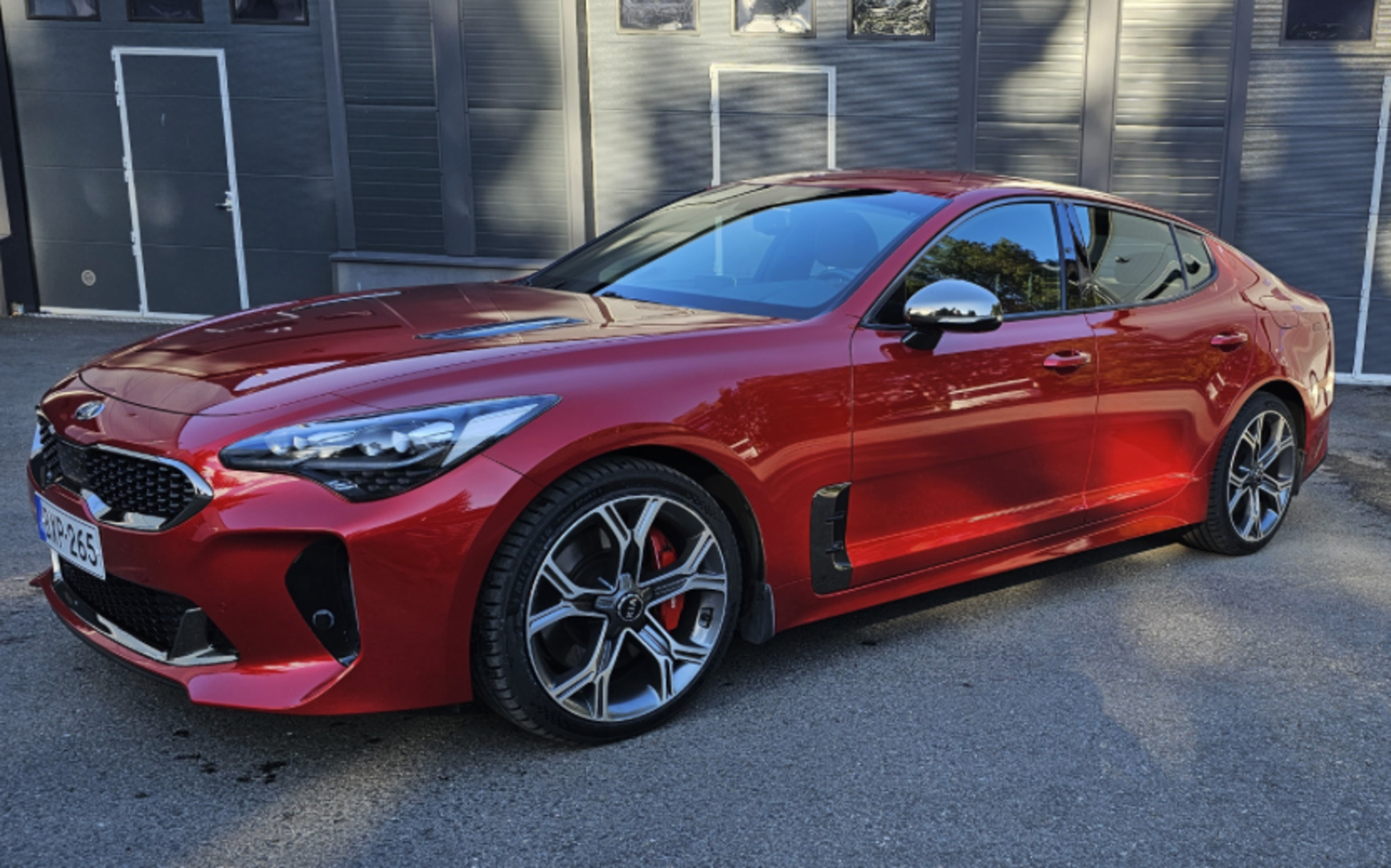 Kia - Stinger - 3,3 T-GDI AWD GT / 1.om Suomi-auto / Adapt.vakkari / Webasto / H&K / HUD / 360° / Keyless / Muistipenkit / BLIS / Koukku - Sedan