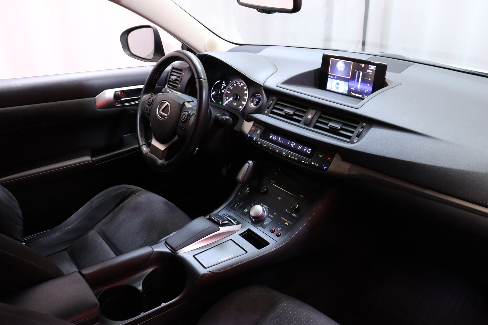 Lexus - CT - 1,8 200H Comfort // Navi / Kamera / Metalliväri / Lohko / Bluetooth// - Viistoperä