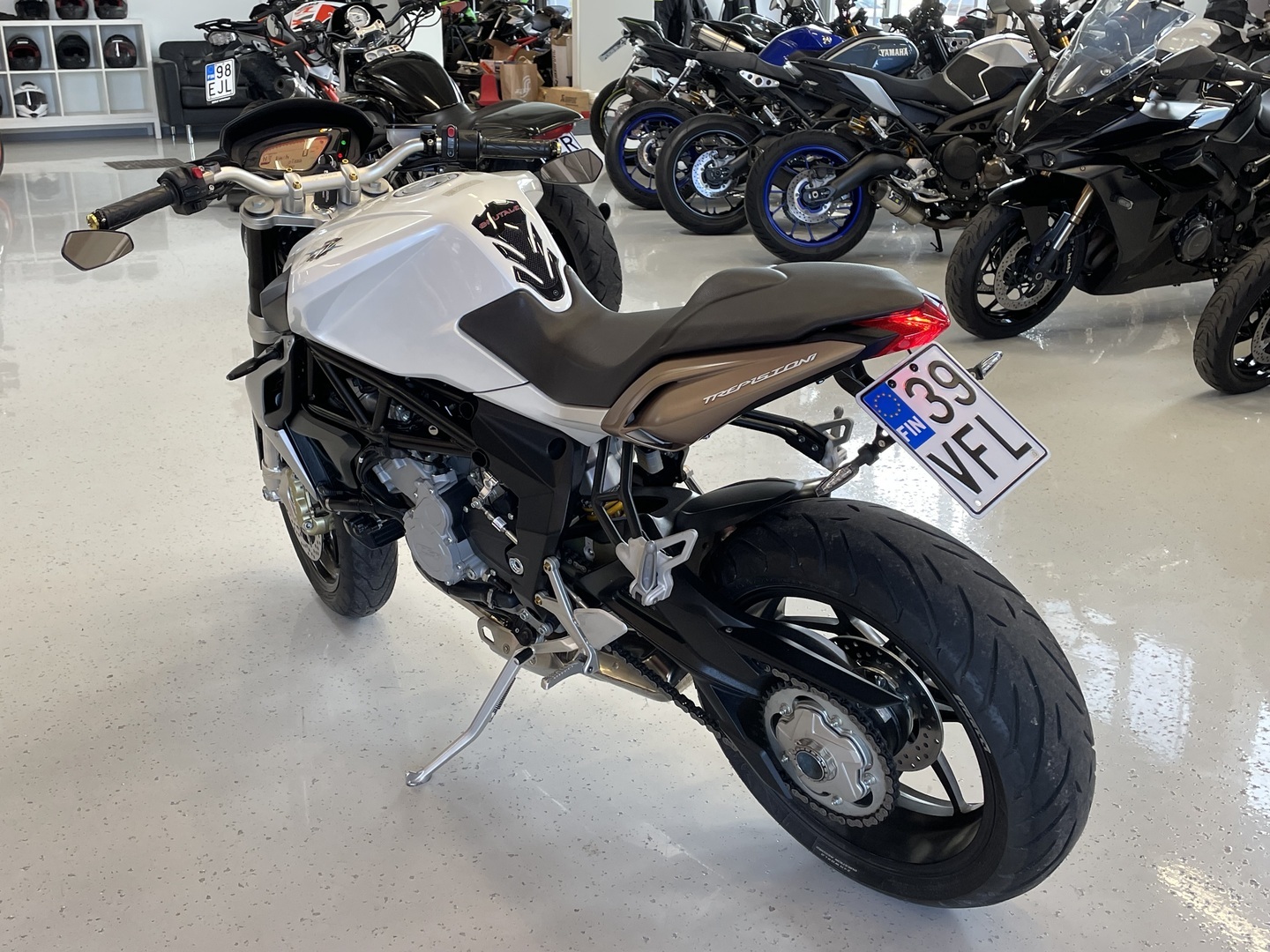 MV Agusta - BRUTALE - 675 // Juuri saapunut / Shifter / ABS // - Moottoripyörä