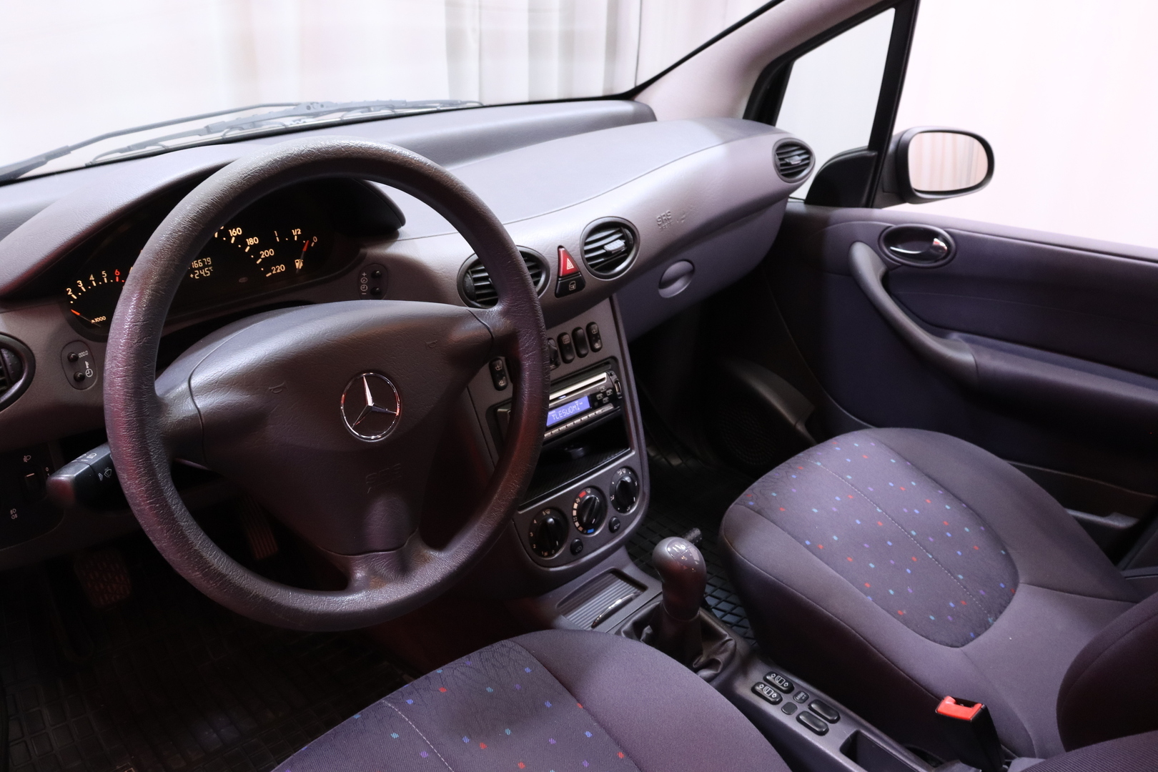 Mercedes-Benz - A - 5D A 140 KOMBI-5 // Radio / ilmastointi // - Farmari