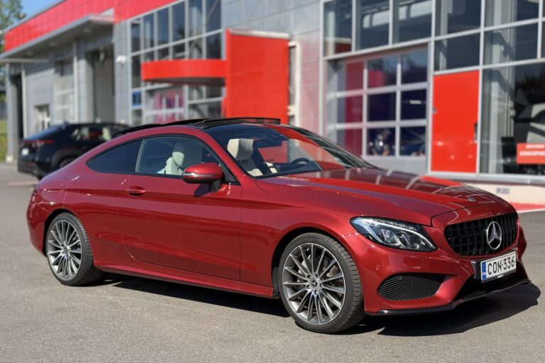 Mercedes-Benz - C - 250 Coupé AMG / Burmester / ILS / Panorama / Merkkihuollot / Kamera / Juuri saapunut! - Coupe