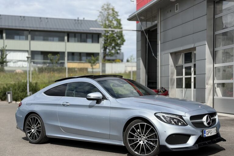 Mercedes-Benz - C - 180 Coupé A Business AMG // Burmester / Navi / Muistipenkit / P.Kamera / ILS LED / Ambient Light / BT / Kattoluukku - Coupe