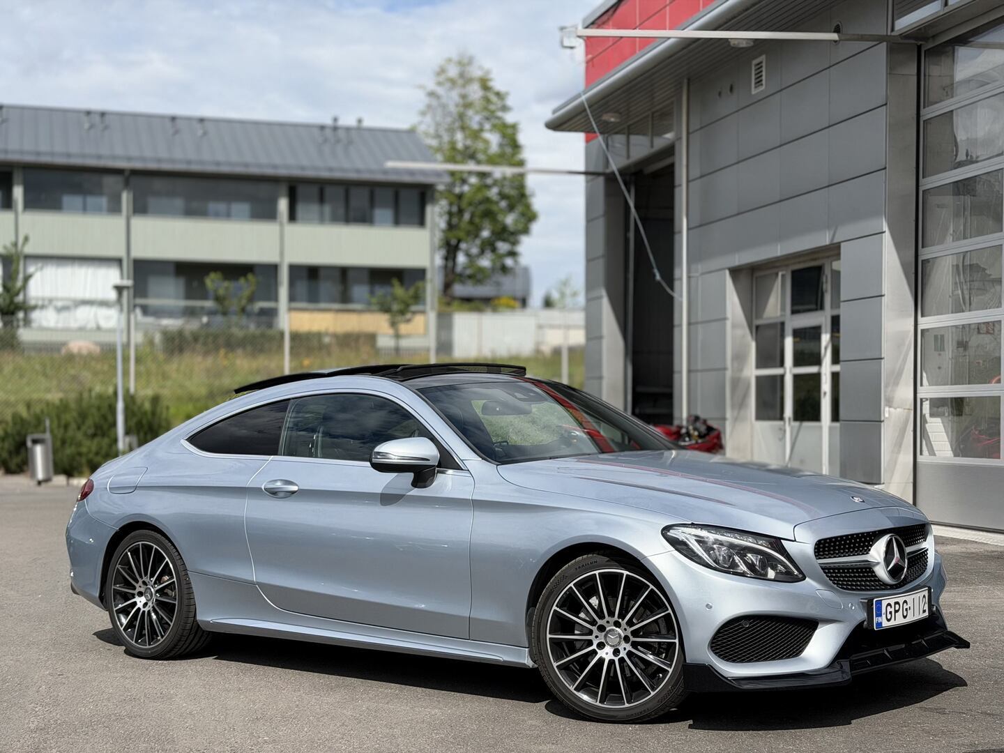 Mercedes-Benz - C - 180 Coupé A Business AMG // Burmester / Navi / Muistipenkit / P.Kamera / ILS LED / Ambient Light / BT / Kattoluukku - Coupe