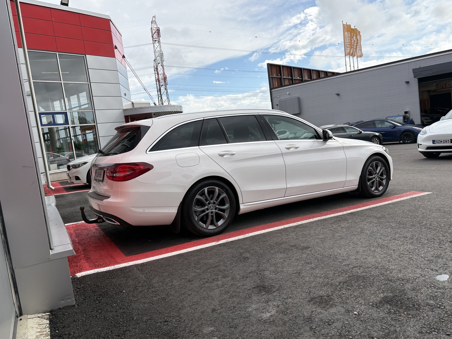 Mercedes-Benz - C - 200 BlueTec T A Premium Business **Suomi-auto / ILS-Led / Sporttipenkit / Vetokoukku** - Farmari