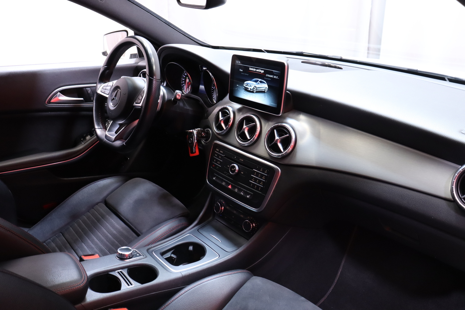Mercedes-Benz - CLA - 220 CDI A Shooting Brake AMG Premium Business // Kamera / Navi / Bluetooth / Vakkari // - Farmari