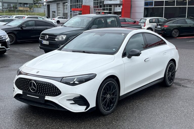 Mercedes-Benz - CLA - 350 4MATIC AMG Line - Sedan