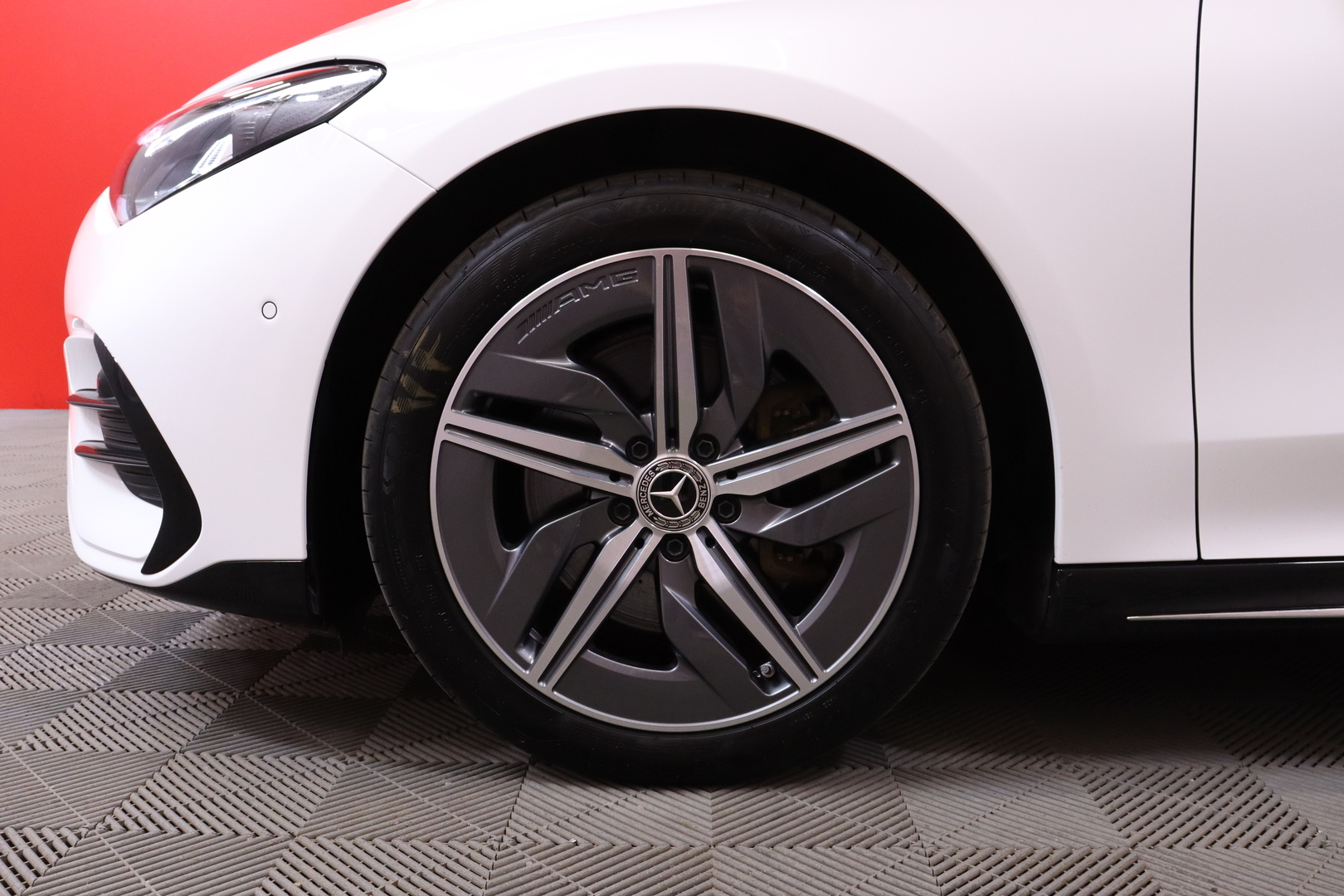 Mercedes-Benz - CLA - 350 4MATIC AMG Line // Matkustajan näyttö / Distronic / Burmester / HUD / Koukku / Panorama // - Sedan