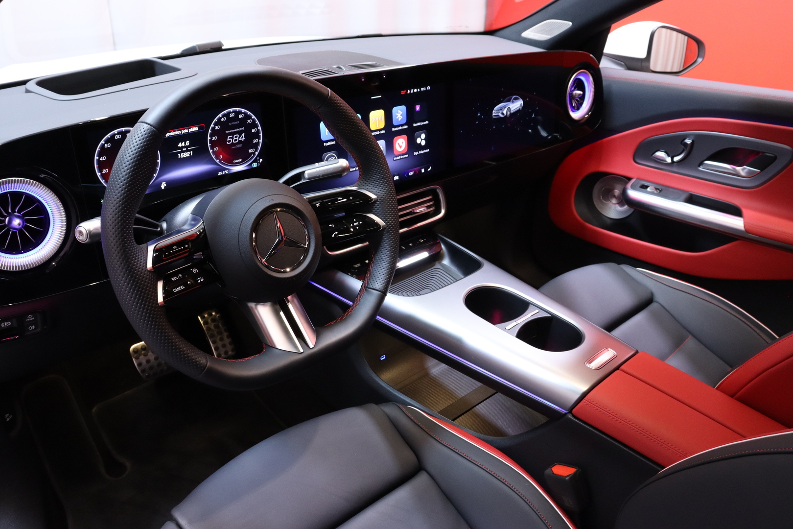 Mercedes-Benz - CLA - 350 4MATIC AMG Line // Matkustajan näyttö / Distronic / Burmester / HUD / Koukku / Panorama // - Sedan
