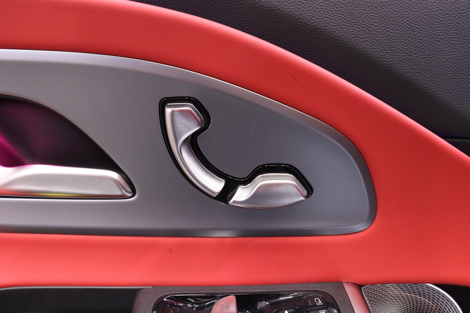 Mercedes-Benz - CLA - 350 4MATIC AMG Line // Matkustajan näyttö / Distronic / Burmester / HUD / Koukku / Panorama // - Sedan