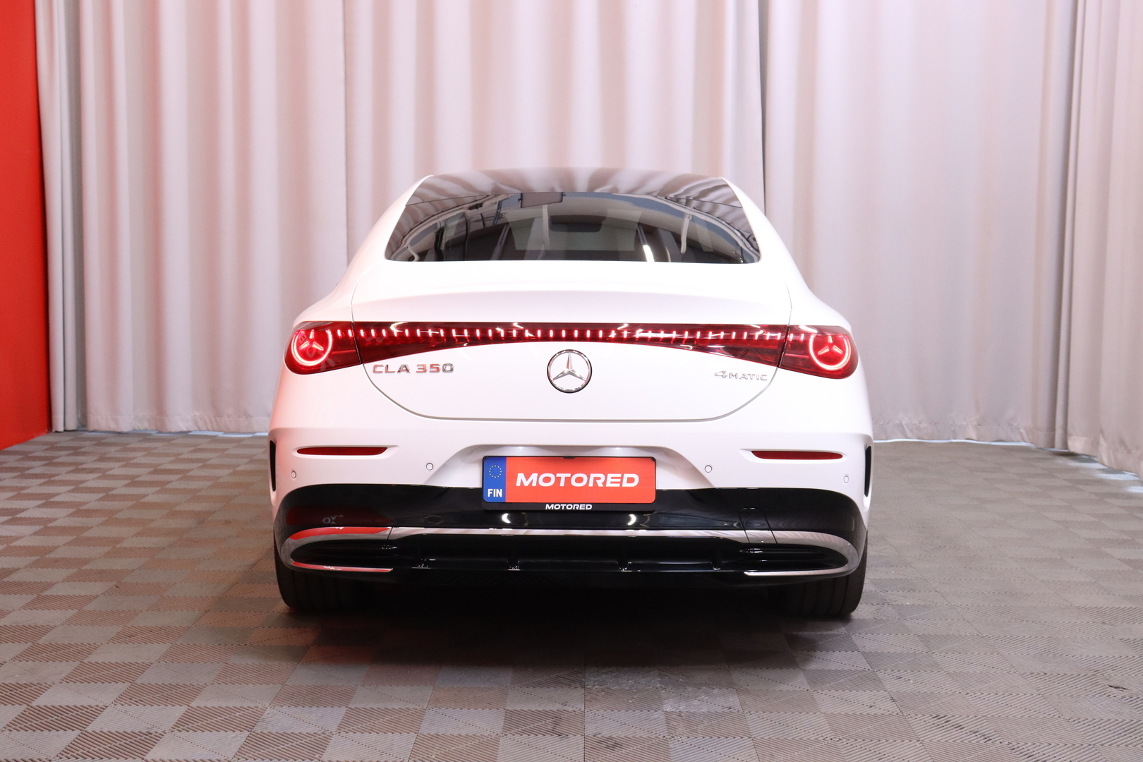 Mercedes-Benz - CLA - 350 4MATIC AMG Line // Matkustajan näyttö / Distronic / Burmester / HUD / Koukku / Panorama // - Sedan