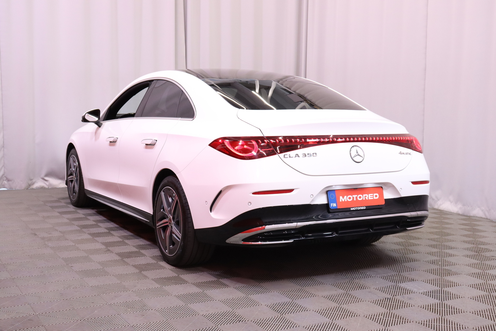 Mercedes-Benz - CLA - 350 4MATIC AMG Line // Matkustajan näyttö / Distronic / Burmester / HUD / Koukku / Panorama // - Sedan