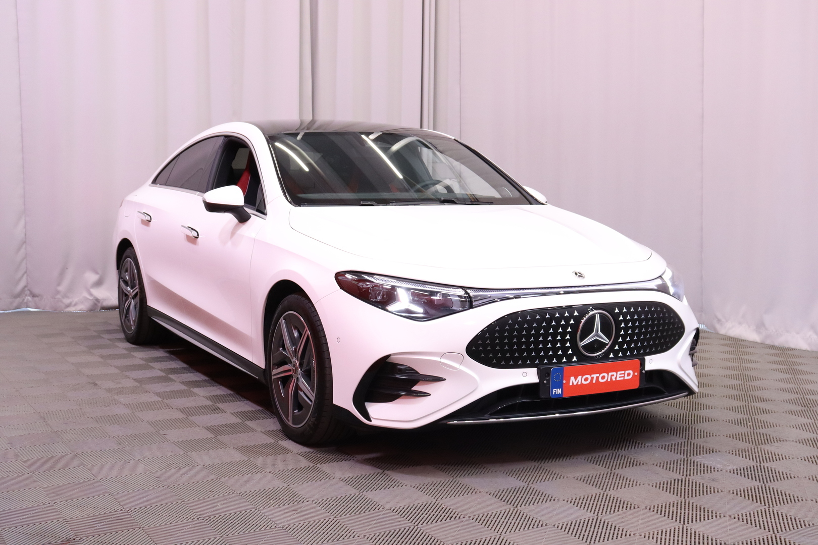 Mercedes-Benz - CLA - 350 4MATIC AMG Line // Matkustajan näyttö / Distronic / Burmester / HUD / Koukku / Panorama // - Sedan