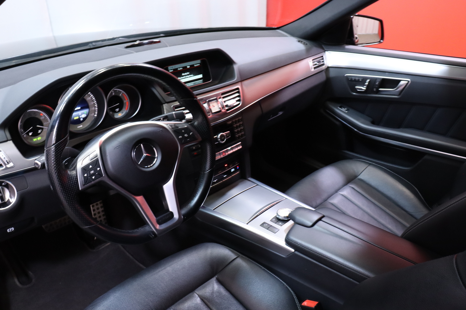 Mercedes-Benz - E - 250 CDI BE 4Matic A Premium Business // AMG / Webasto / Keyless / Muistipenkki // - Sedan