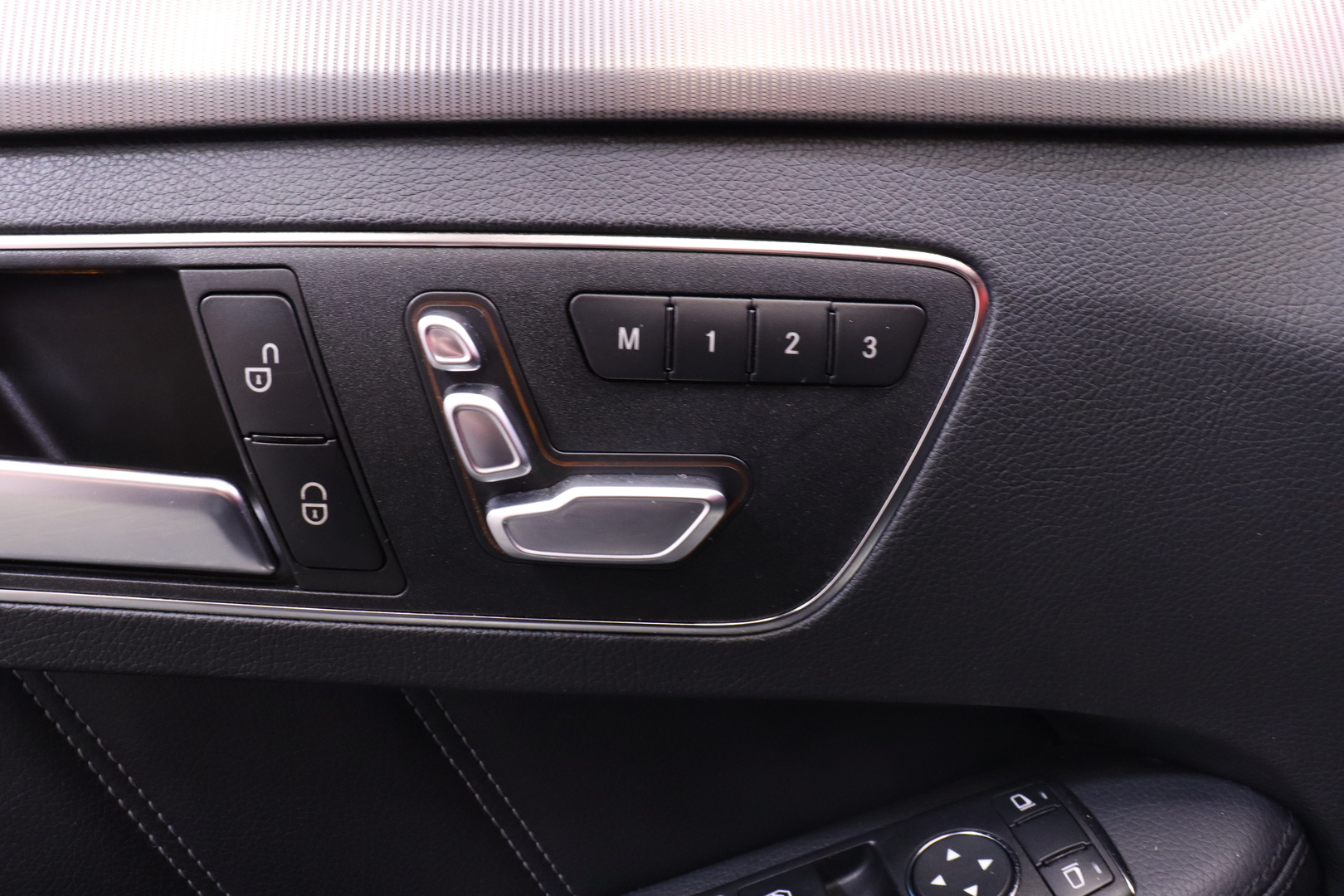 Mercedes-Benz - E - 250 CDI BE 4Matic A Premium Business // AMG / Webasto / Keyless / Muistipenkki // - Sedan