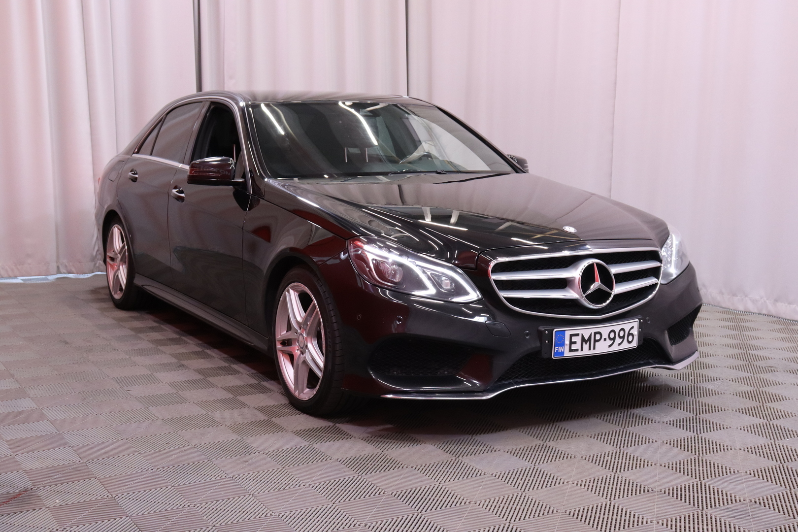 Mercedes-Benz - E - 250 CDI BE 4Matic A Premium Business // AMG / Webasto / Keyless / Muistipenkki // - Sedan