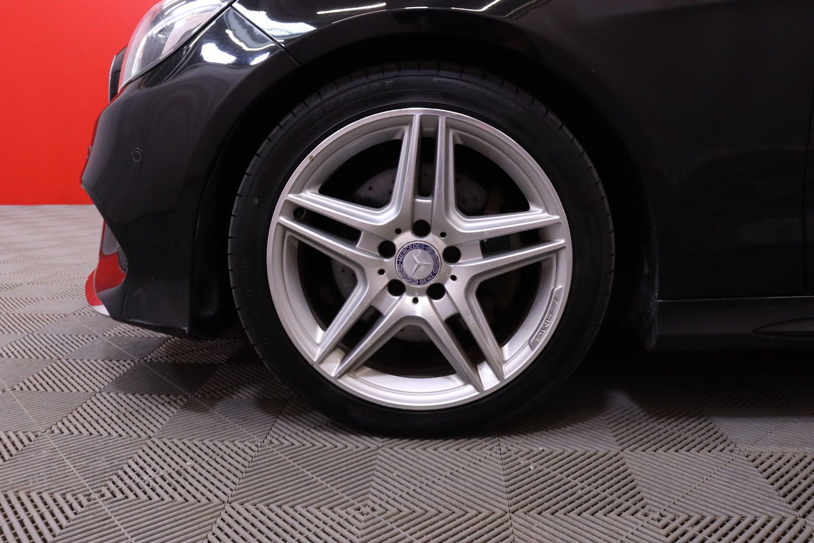 Mercedes-Benz - E - 250 CDI BE 4Matic A Premium Business // AMG / Webasto / Keyless / Muistipenkki // - Sedan