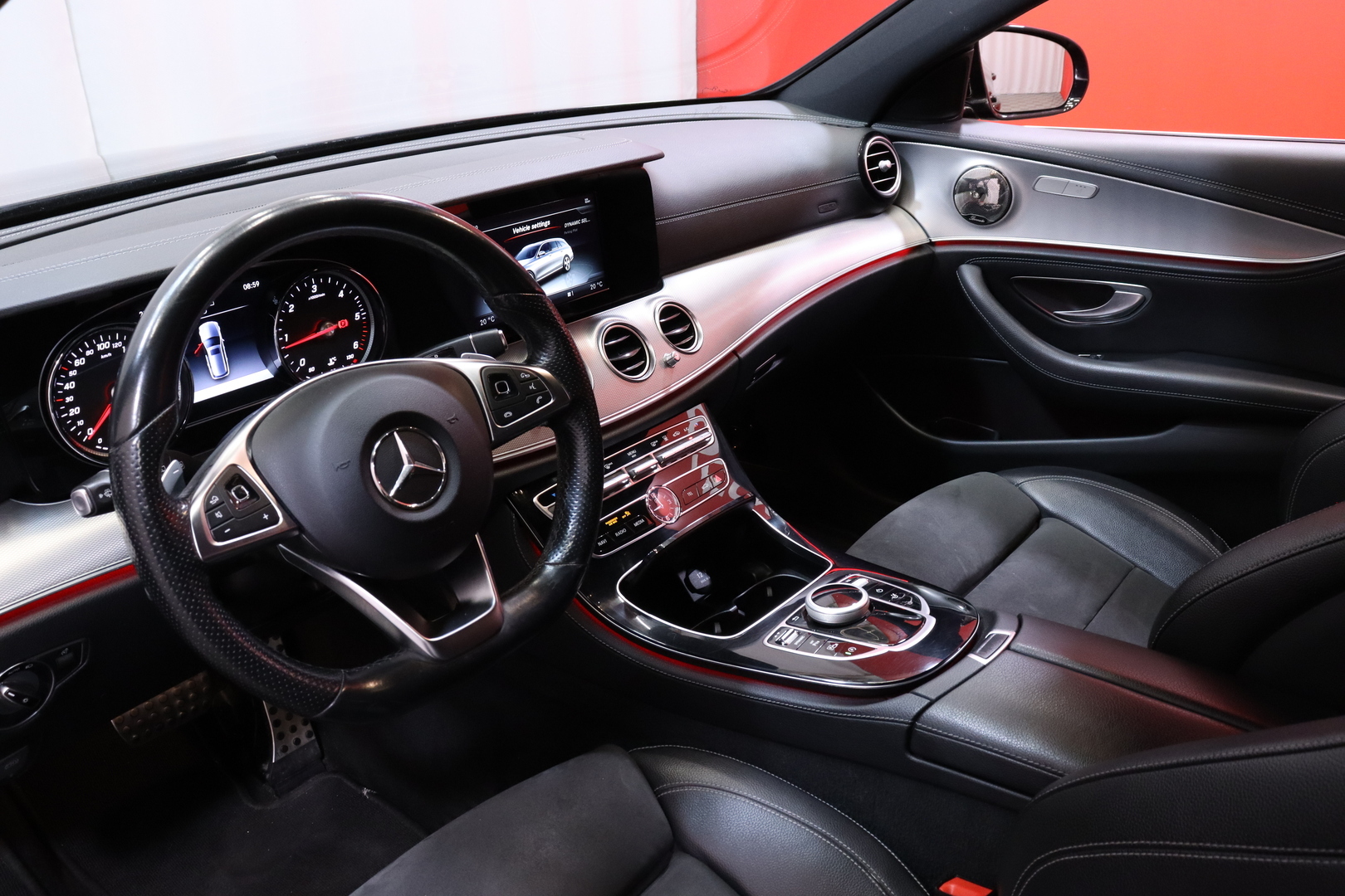 Mercedes-Benz - E - 220 d 4Matic T A Premium Business AMG // Multibeam / Bluetooth / Navi / Ambient / Kamera // - Farmari
