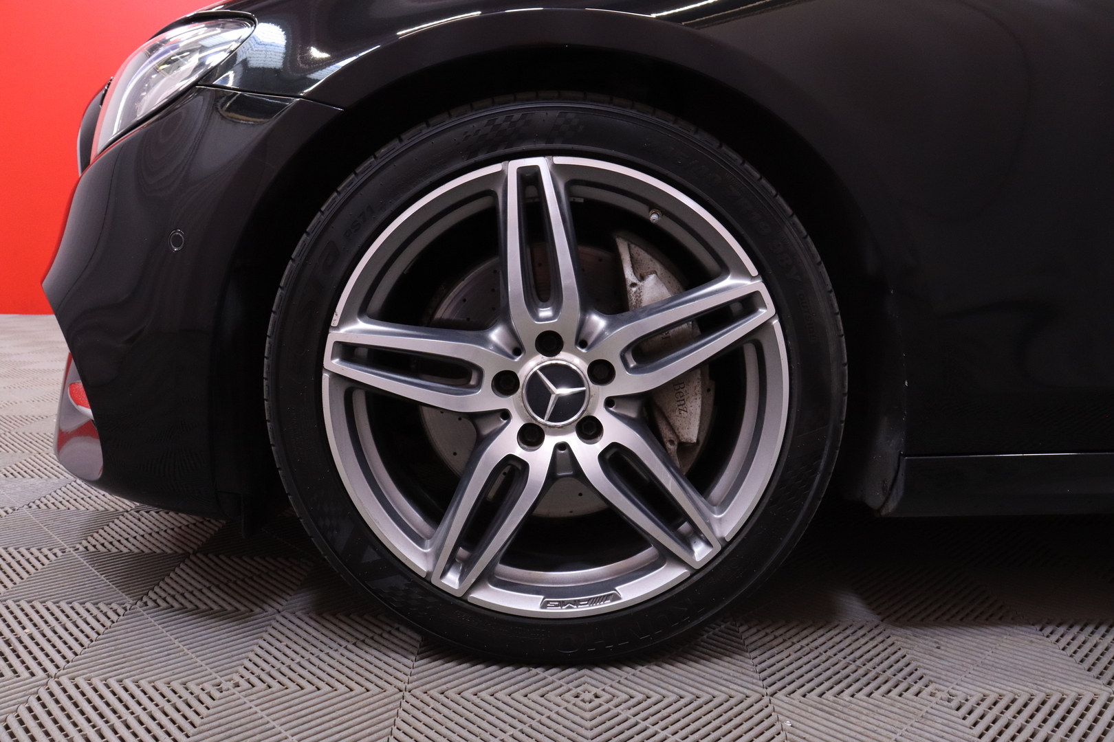 Mercedes-Benz - E - 220 d 4Matic T A Premium Business AMG // Multibeam / Bluetooth / Navi / Ambient / Kamera // - Farmari