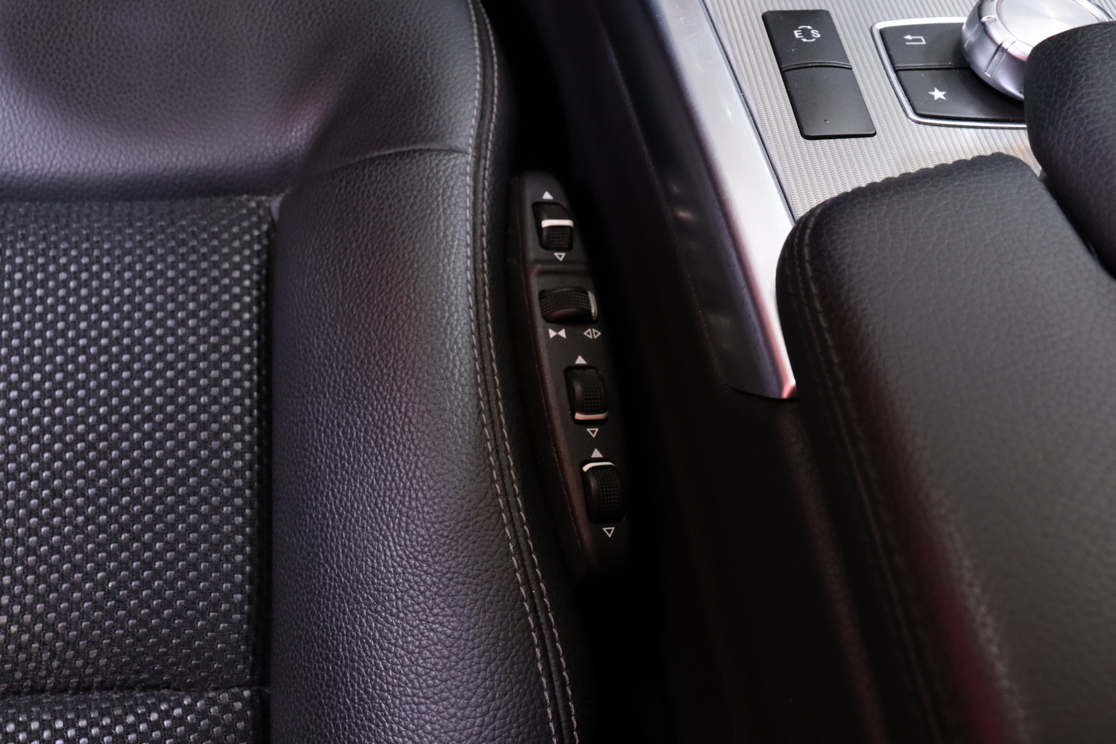 Mercedes-Benz - E - 220 CDI BE A Premium Business // Suomi-auto / Webasto / Ortopedi / ILS LED // - Sedan